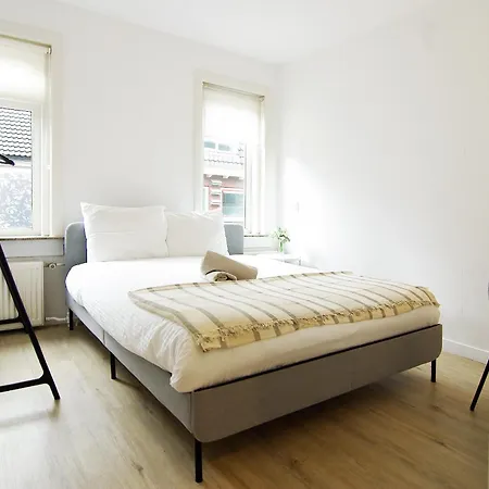 Spacious New Lisse